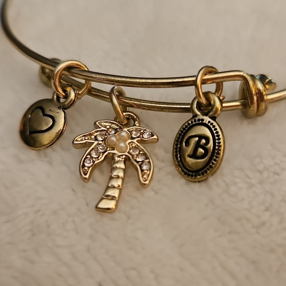 3/$30 BELLA PERLINA Palm Tree and Heart Charm Slide Bracelet - Picture 3 of 5